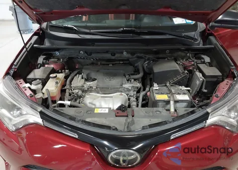 2018 Toyota Rav4 Le z USA, uszkodzony, nr VIN JTMBFREV0JD224279